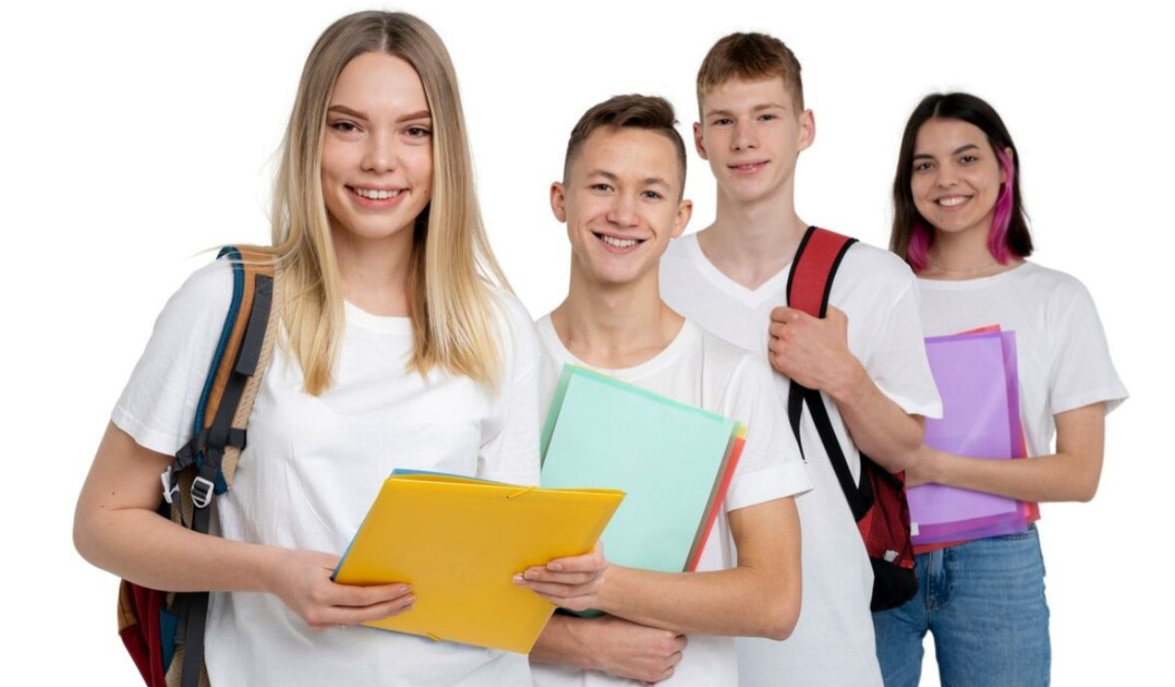 Pantalla con aplicación móvil de inglés mientras el usuario practica pronunciación: la tecnología apoya el progreso del estudiante independiente.